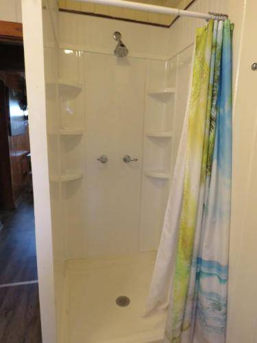 Large shower with removeable showerhead 