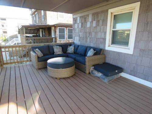 Entry level front deck has plenty of comfy places to relax