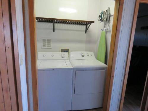 Middle floor laundry area 