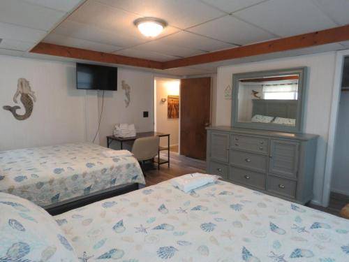 Bottom floor double queen room "The Mermaid Room" also has a smart tv and a desk 