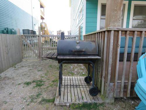 Charcoal/smoker grill 