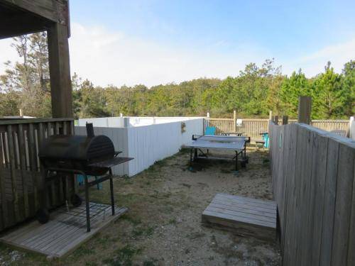 Fully fenced in pet area and fun zone 